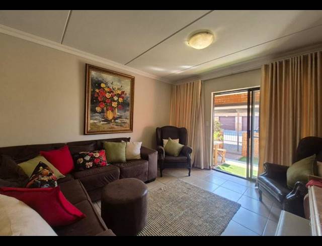 2 BEDROOM TOWNHOUSE FOR SALE IN GOLF PARK